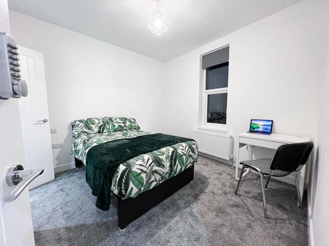 🚨 Only One En-Suite Room remaining 🚨 Main Photo