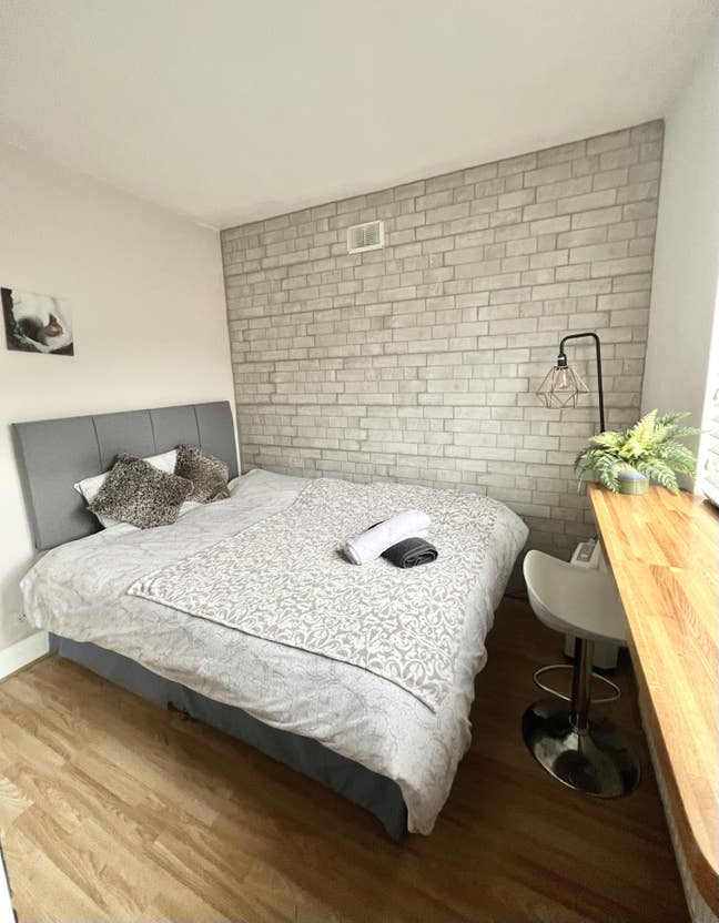 Double room in 2 bedroom Garden Flat free parking  Main Photo