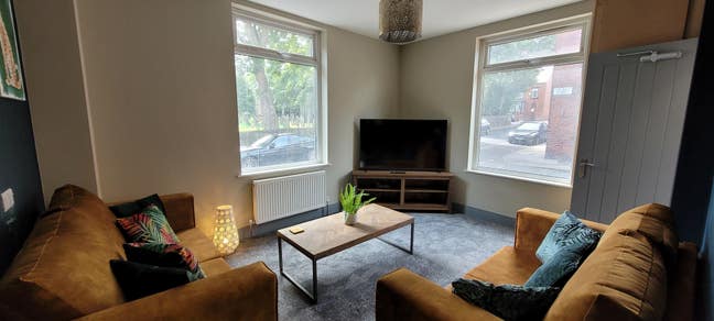 LS13 3NH: Ensuite Double Room 😎🛁 Main Photo