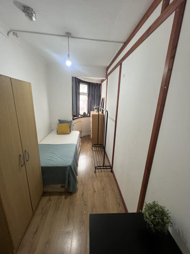 *Neasden Cheap Single Room Main Photo
