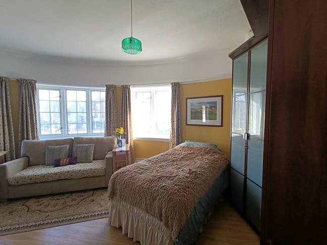 Spacious and bright double room Southfields  Main Photo