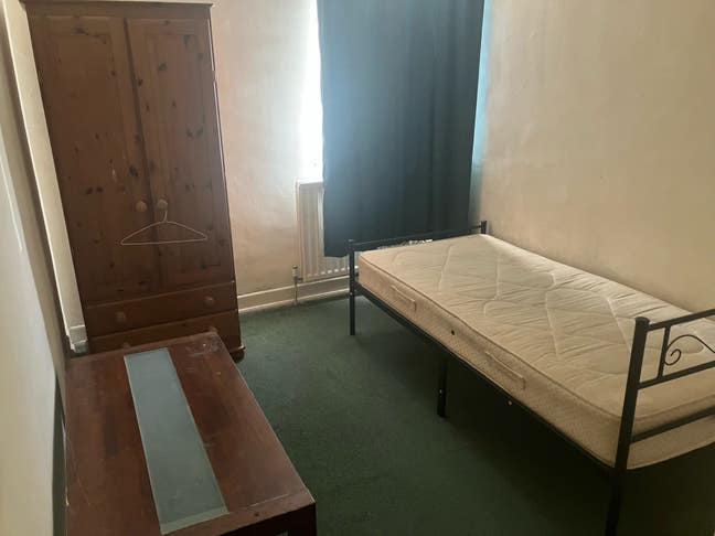 Fully Furnished Single Room in West Harrow Main Photo