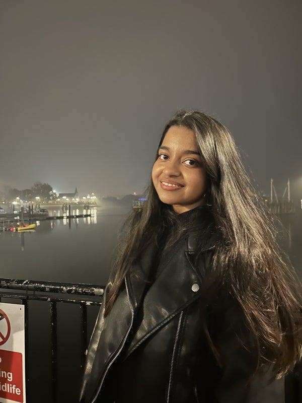 I am a professional female aged 24. I am look... Main Photo