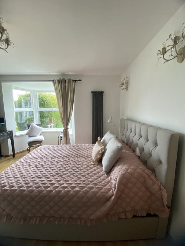 Newly refurbished large double room  Main Photo