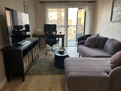 Cosy 1-Bed Flat with Great Connectivity Main Photo