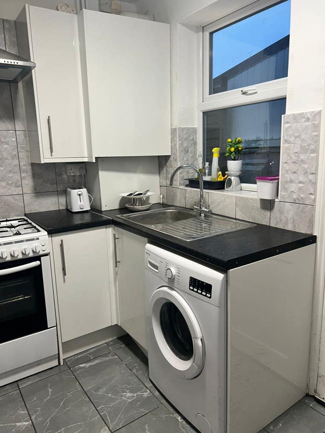 Double room /single room available in bedford Main Photo