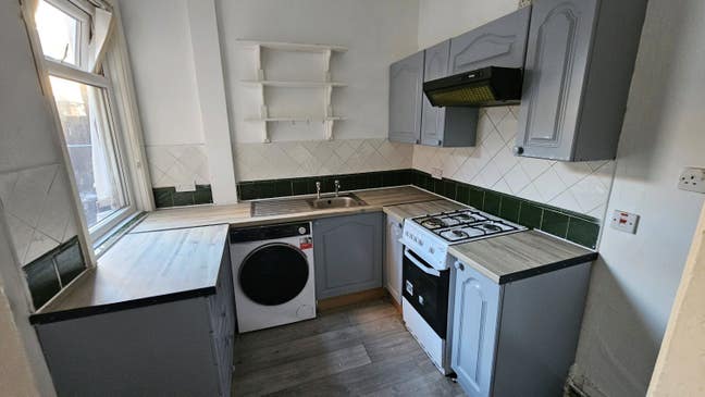 3 bed house Salford,near schools transport Uni Main Photo