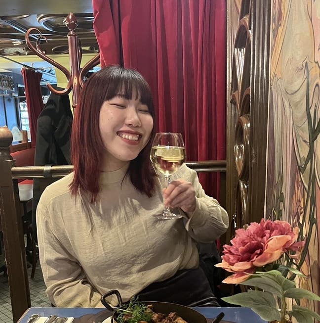 I am a professional female working in Japanes... Main Photo