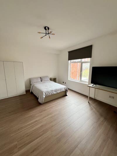Brand new bills included double room in LE2 1DP Main Photo