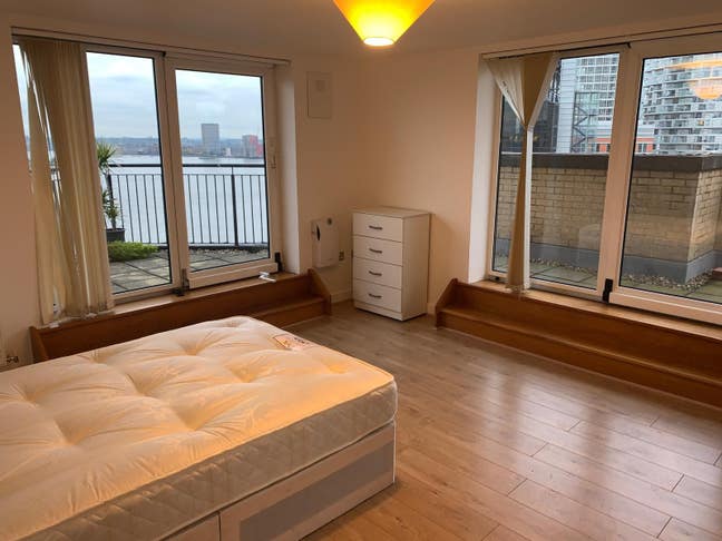 Spacious Ensuite Room with Stunning  Views Main Photo