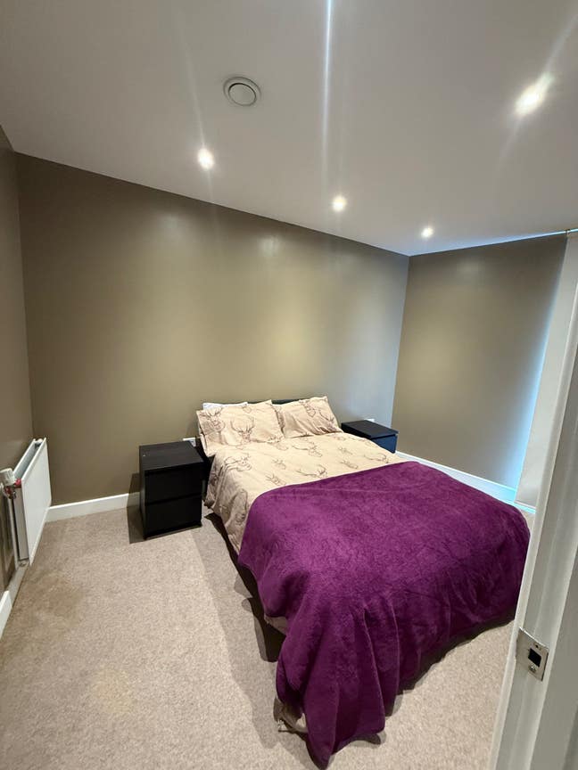 A double furnished room to share in a 2 bed flat  Main Photo