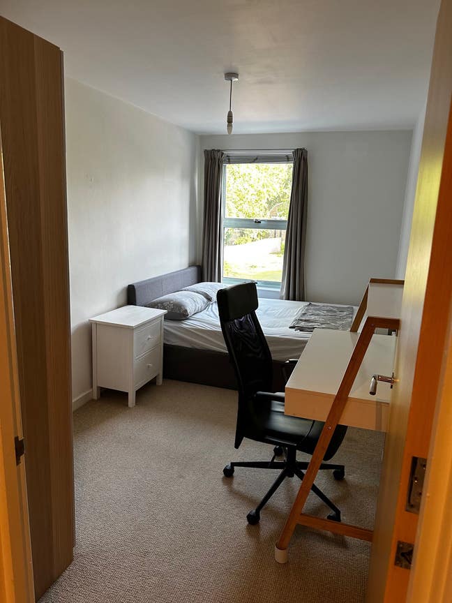 Large furnished double room close to station/park Main Photo