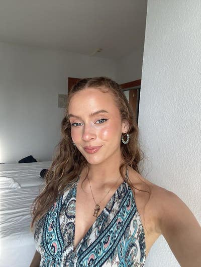 I am a professional female aged 23. I am look... Main Photo