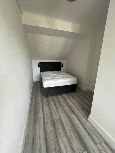 Beautiful Ensuite Double Room for Rent in Hounslow Main Photo