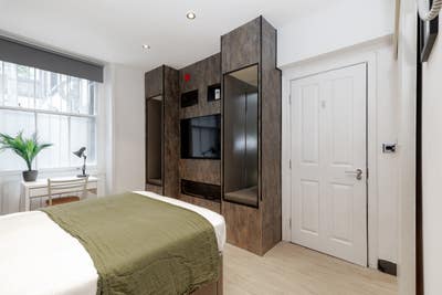Studio Flat Lower Ground - Wi-Fi, Water included Main Photo