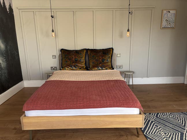 Beautiful large double bedroom in prime location Main Photo