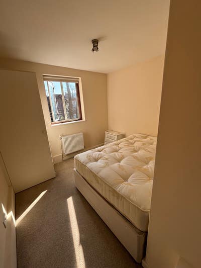 Double Bedroom -Incredible location Main Photo