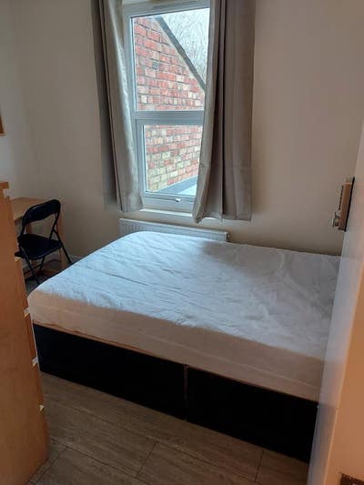 Cowley St Mary’s road double bedroom  Main Photo