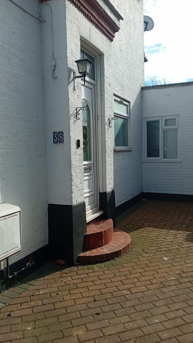 Nice spacious Single room near Sutton station Main Photo