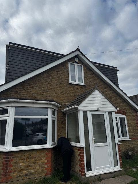 Furnished Double Room Available NOW Main Photo