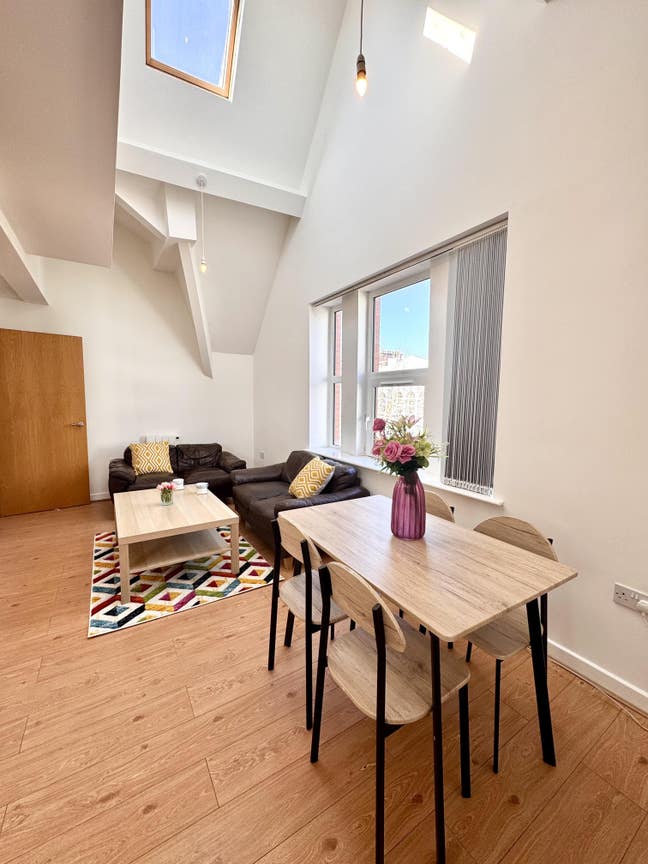 Fantastic 3-Bedroom Apartment Main Photo