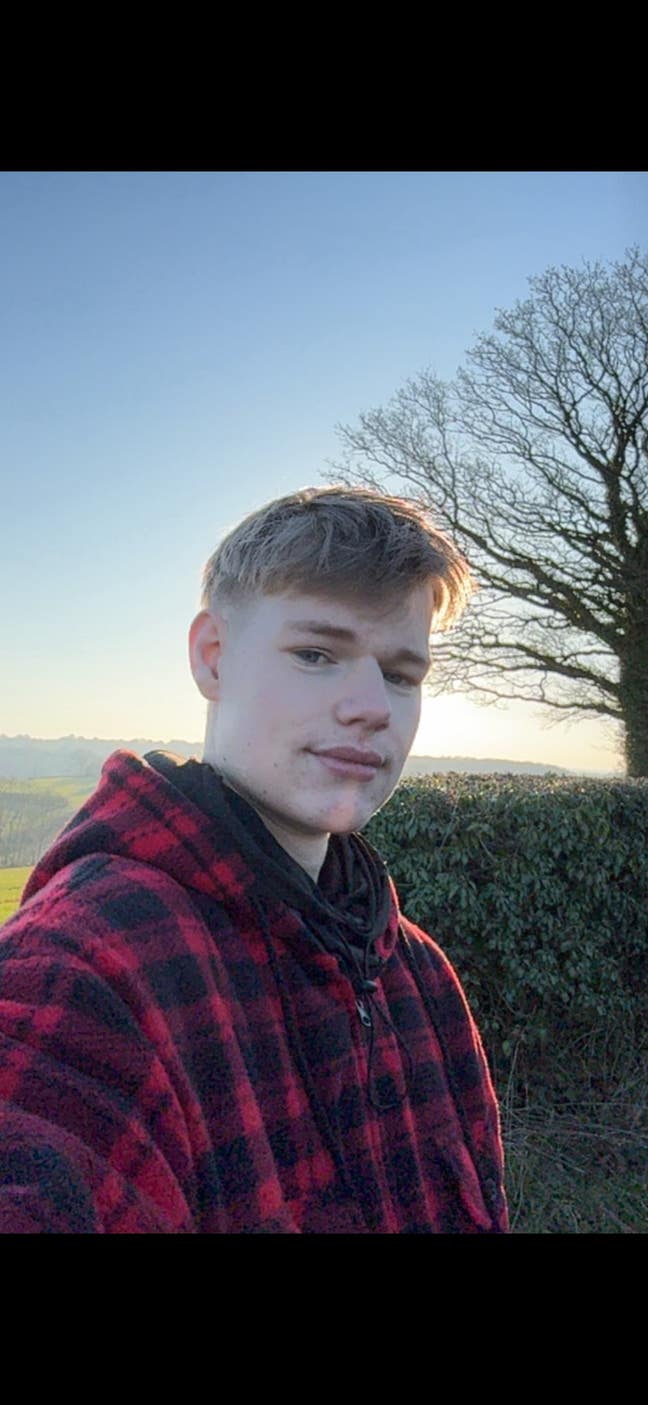 Professional 21 year old male ,good vibe Main Photo