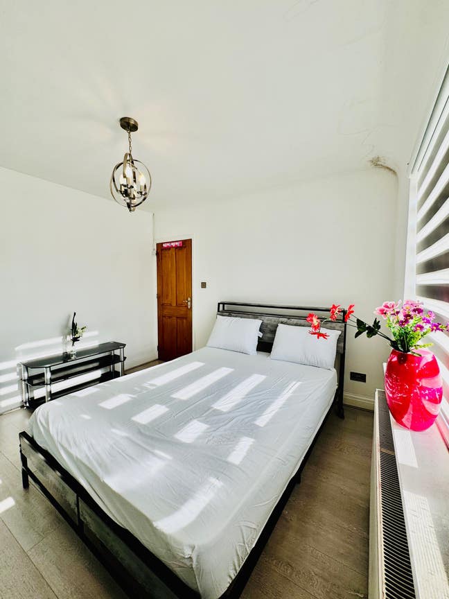 Spacious Double Room in N9,Edmonton Green Enfield  Main Photo