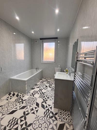 NEW luxury ensuite rooms close to BAE Main Photo