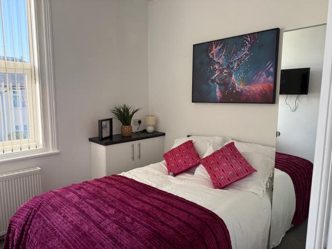 43 UDS - Double room with en-suite available  Main Photo