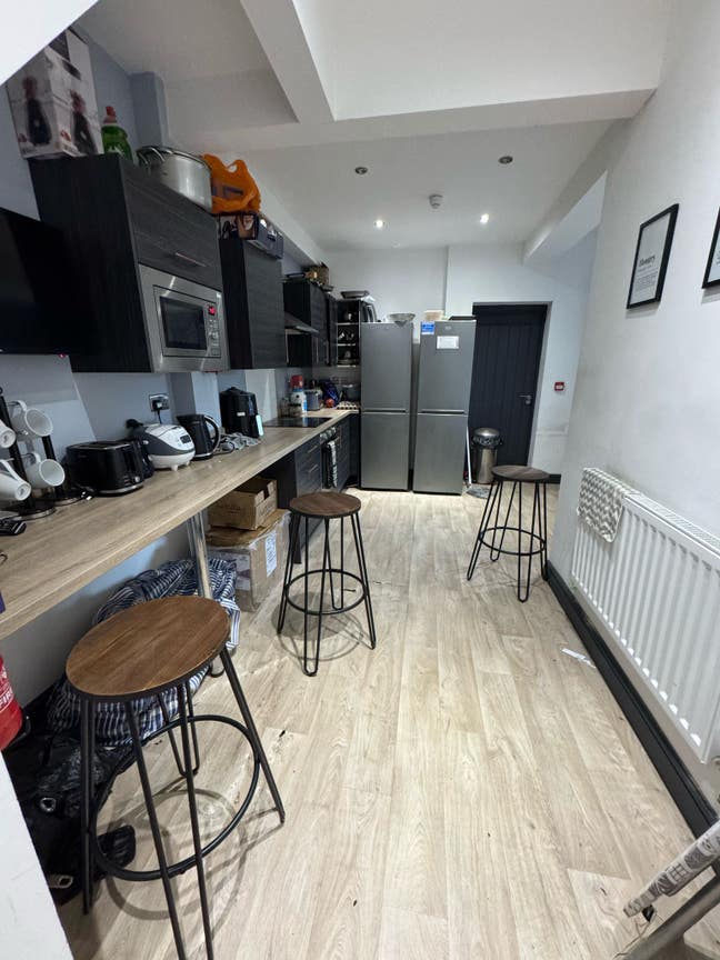 Double Shared Bathroom Bedroom in Bolton BL4 Main Photo