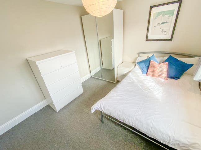 Stunning Modern House in Salfords🤩All Bills Incl. Main Photo