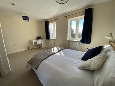 🔥 High Quality En-Suite with Kitchenette 🔥 Main Photo