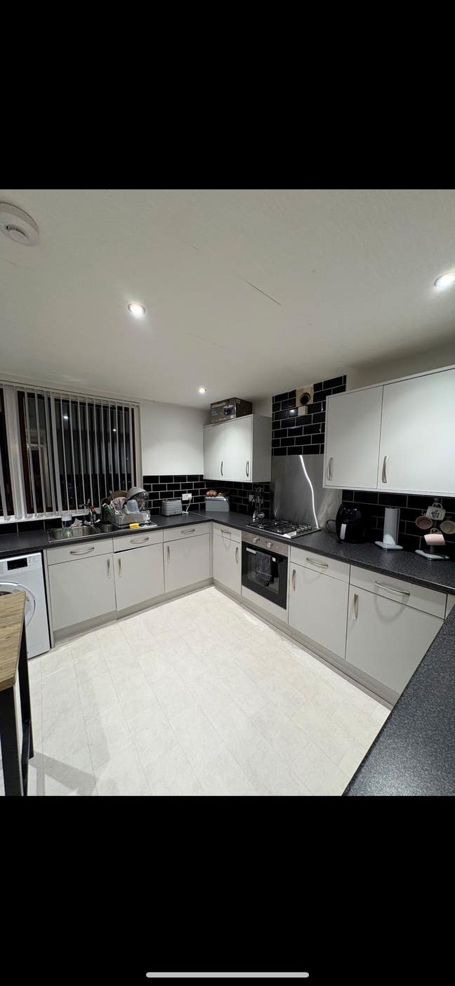 Spare bedroom for rent  Main Photo