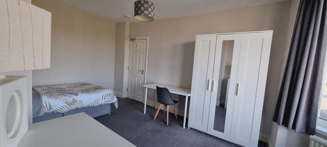 Great for Hospital 🚑 with Parking! 🚗 Main Photo