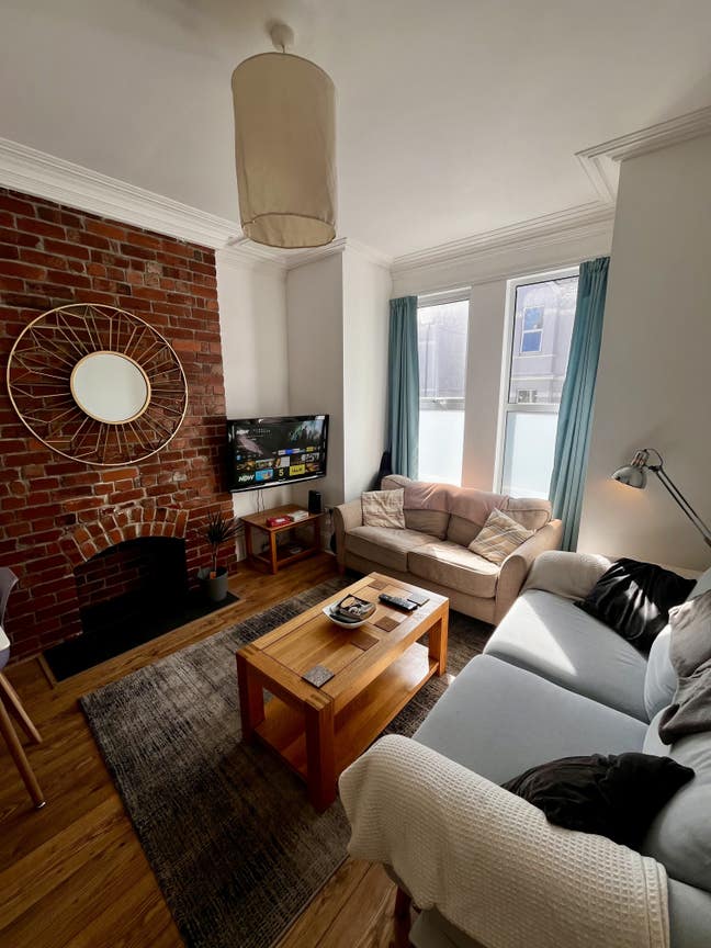 One Large Double Room for Rent, Newly Referbished Main Photo