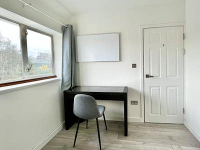 Cozy Semi-Ensuite Double Nr West hampstead Main Photo