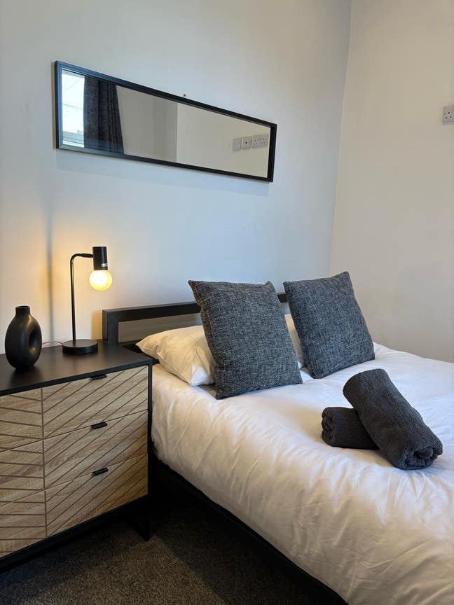  Available  Rooms  at 18 Volta,  Selby Main Photo