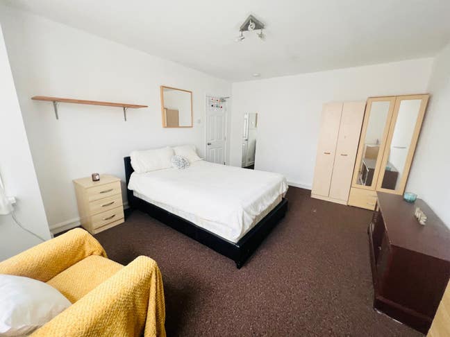 Luton & Dunstable Hospital Room  Main Photo