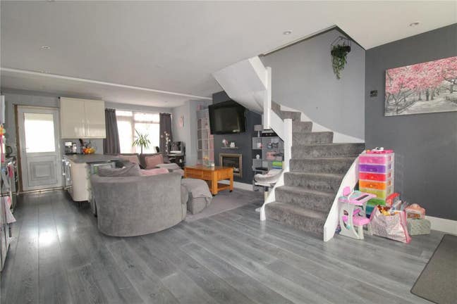 Room in Trowbridge, female tenant Main Photo