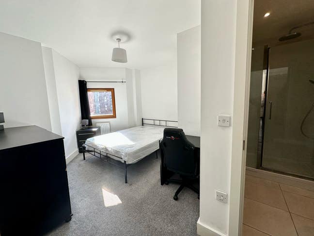East India/Canning Town*Riverview Ensuite Main Photo