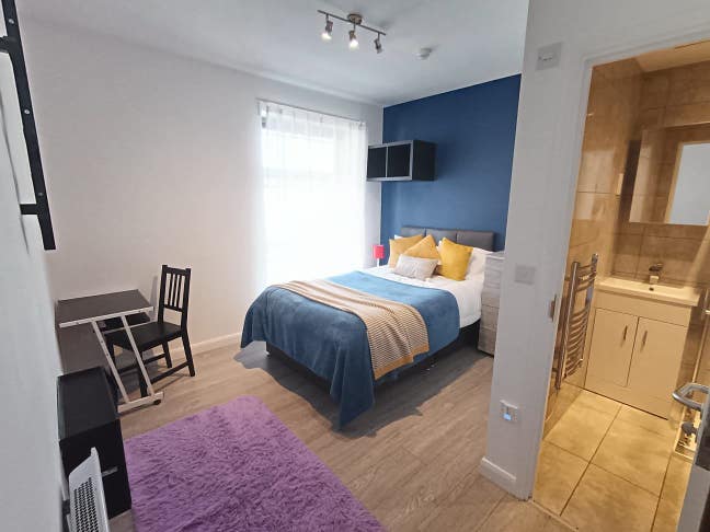 🔥🔥Doubles En Suite-Available Now! Bury Centre🔥 Main Photo