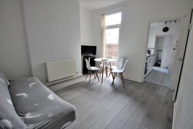 L7 Location-Close to Universities-All Bills Inc Main Photo
