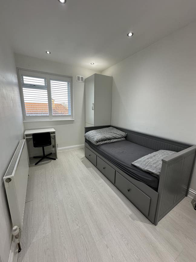 Single room sutton Main Photo