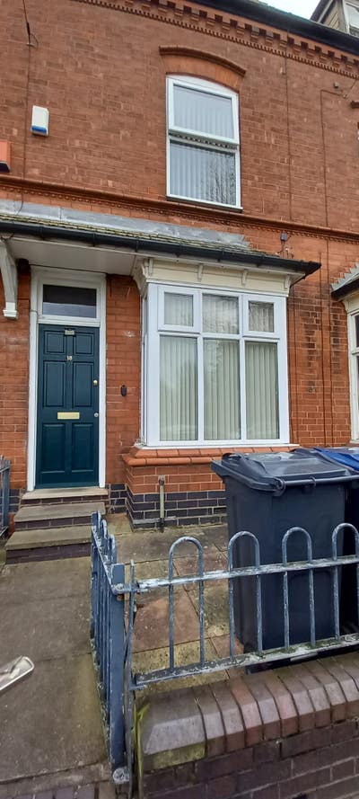 Looking for New Tenants 4 bedroom Accommodation  Main Photo