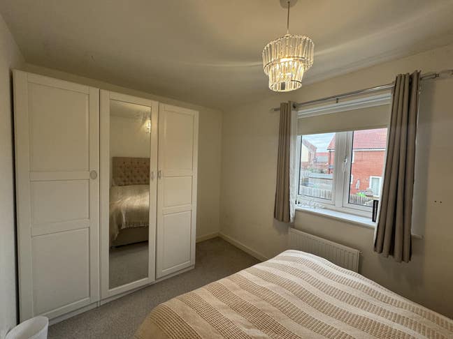 Lovely Room in Badbury Park- Close to Hospital Main Photo