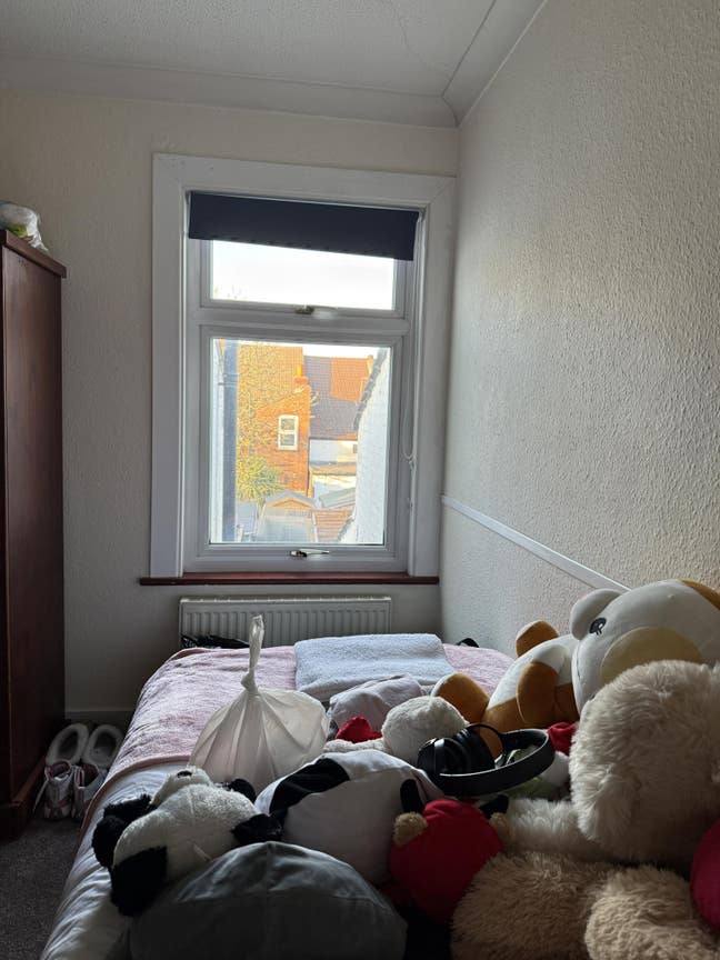 Double bed room to let Main Photo