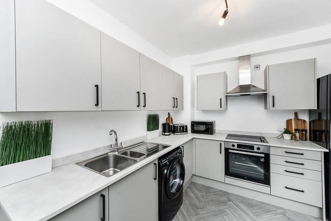 **Brand new furnished Ensuite room** Main Photo
