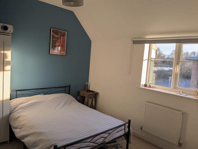 Large Warm and Quiet Room in Little Chalfont Main Photo