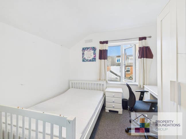 🏘️ Close to Town Centre, Modern Ensuite Double!🚶 Main Photo
