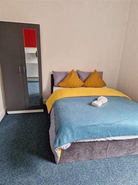 Double Bed Room to Let - all bills included. Main Photo